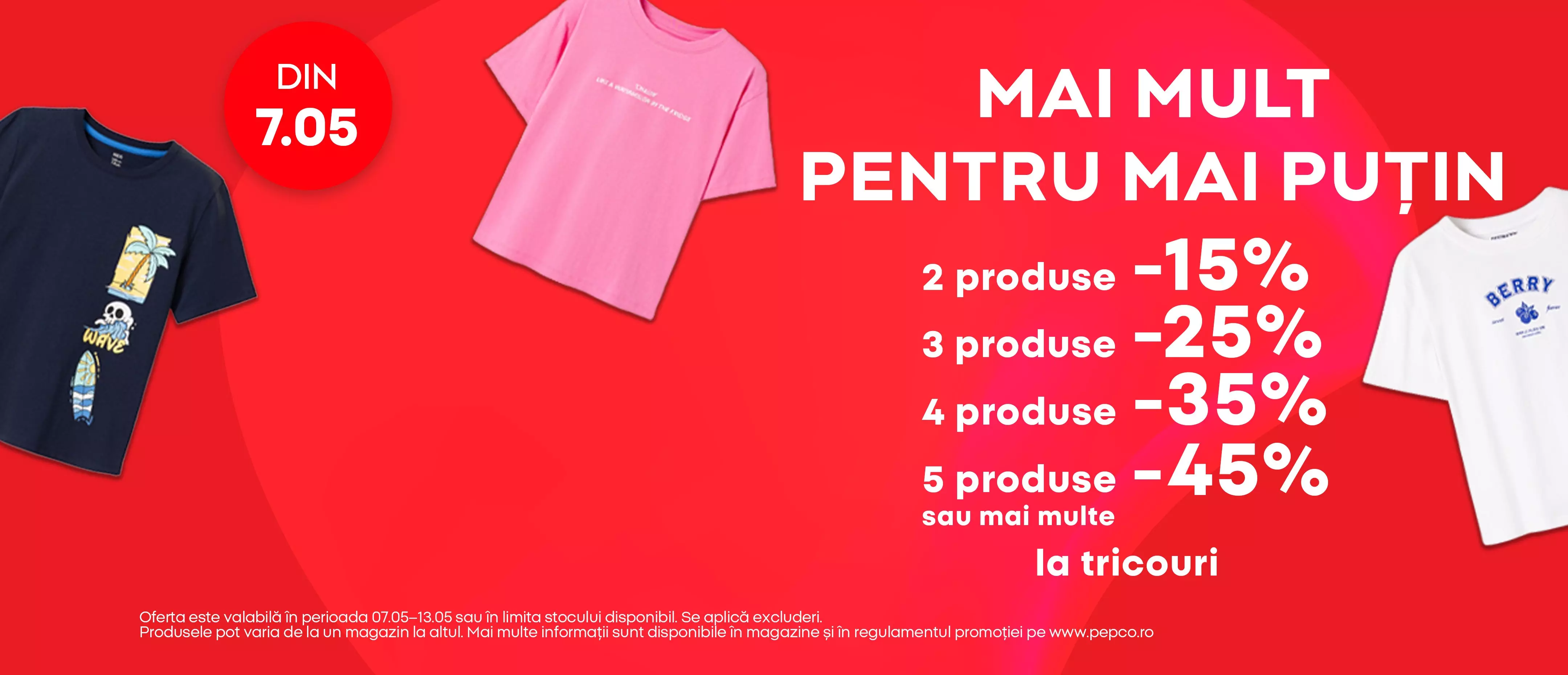 Trei tricouri pentru copii afișate cu ofertă promoțională de reduceri escalonată pe fond roșu.